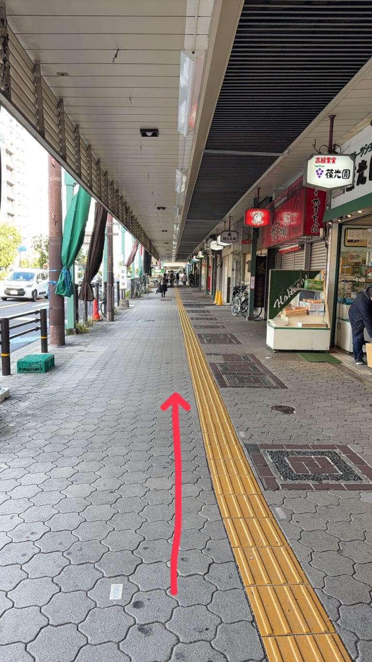 谷町筋沿いを左手に、真っ直ぐ進みます